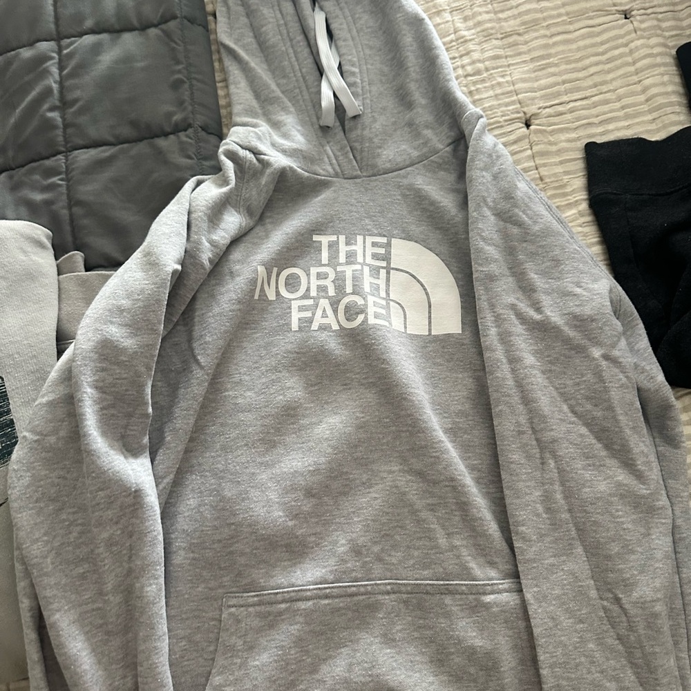 Women’s North Face hoodie. Size large